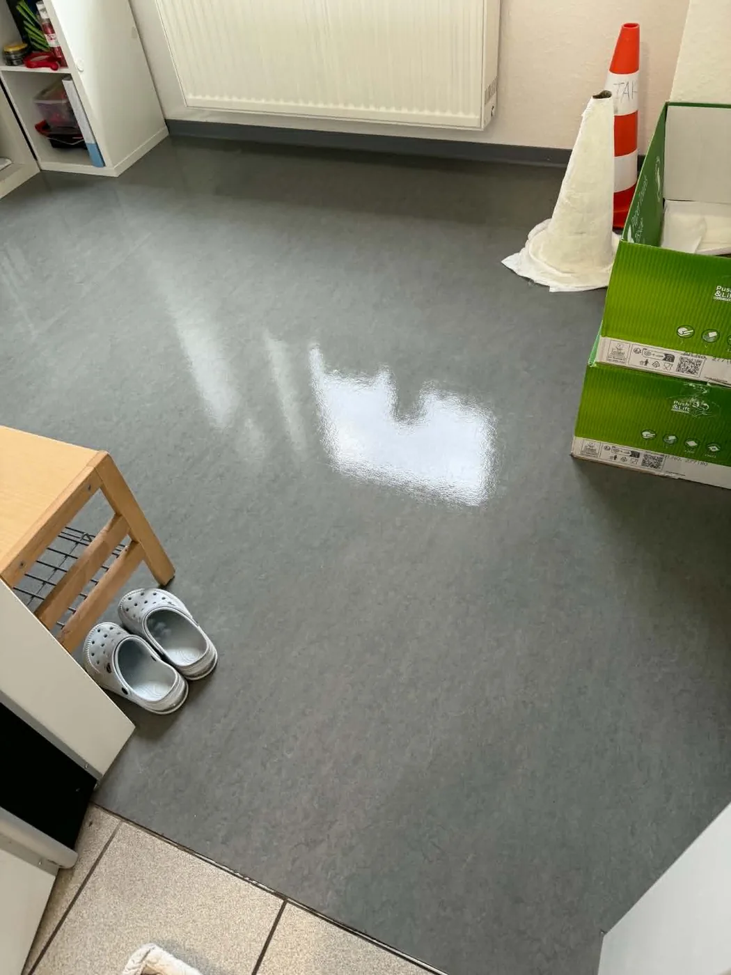 Glänzend gepflegter Boden in einem Gewerbeobjekt in Köln