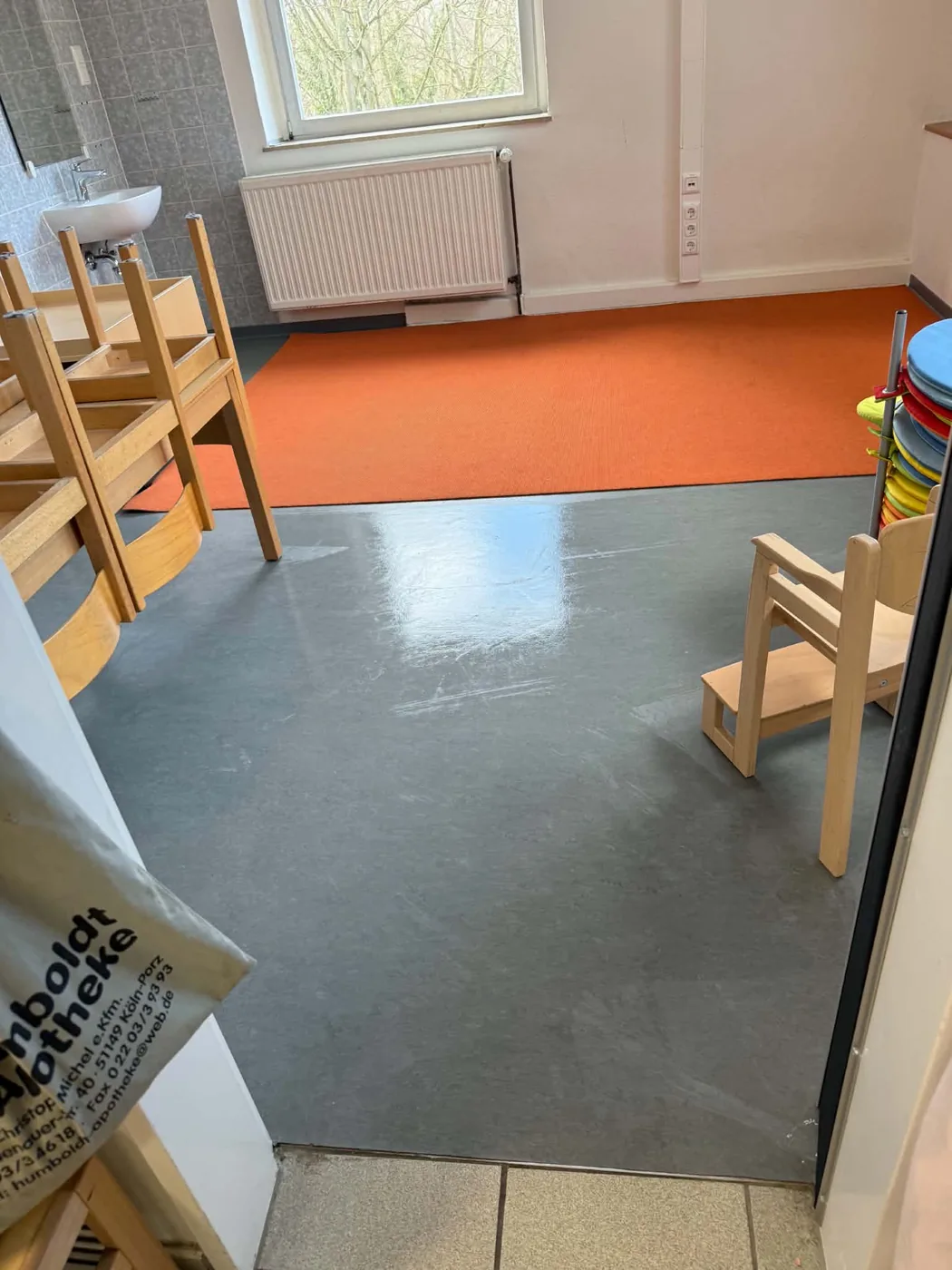 Intensive Reinigung einer Bodenfläche